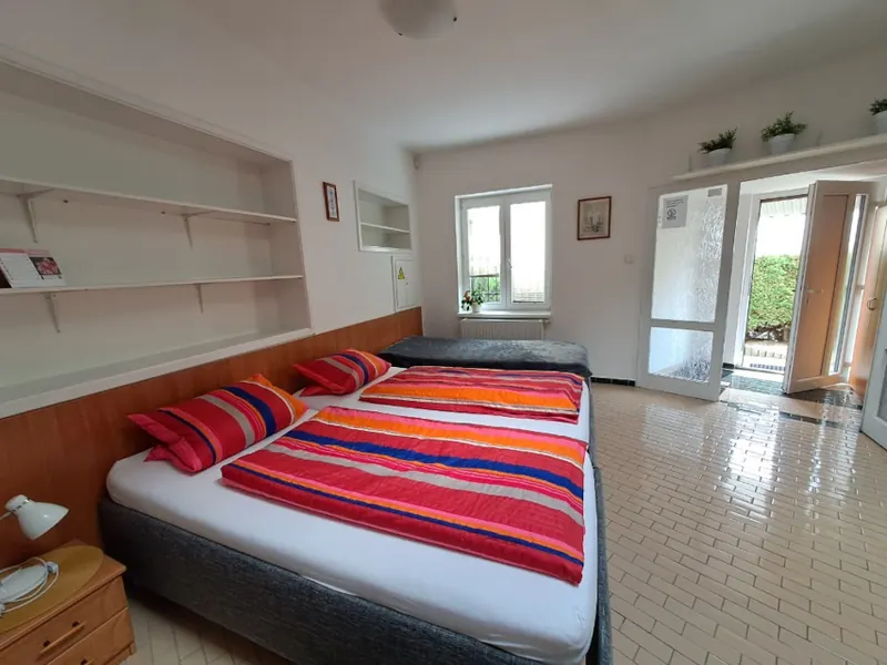 Prostorný apartmán se třemi lůžky, gaučem a kuchyňkou